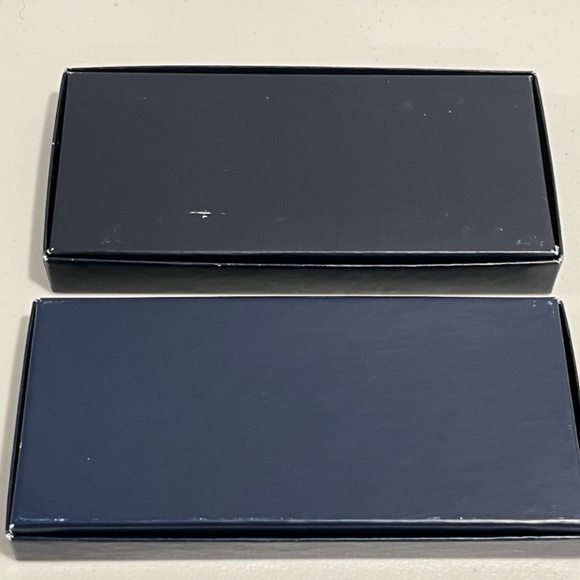 2 PC Lot Vineyard Vines EMPTY Gift Box - Small 6.25"L x 3" Navy - Picture 3 of 3